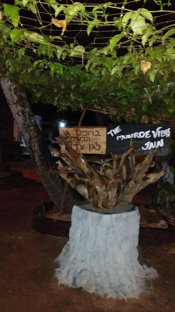 Mundrothuruth The Munroe Vibes Inn מראה חיצוני תמונה
